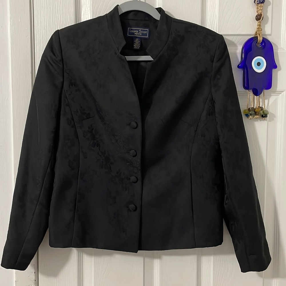 Laura Scott Petite Blazer Black Floral Design with 2 Functional Pockets 🖤